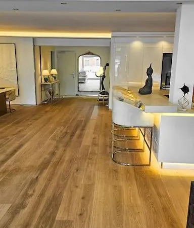 Luxurious 150m² + Pool + Garden Lejlighed *