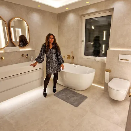Luxurious 150m² + Pool + Garden Διαμέρισμα *