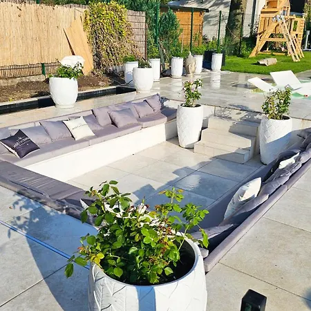 Luxurious 150m² + Pool + Garden *