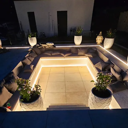 Luxurious 150m² + Pool + Garden *