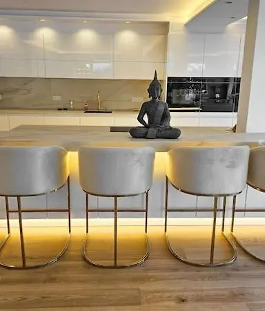 Luxurious 150m² + Pool + Garden * Mnichov