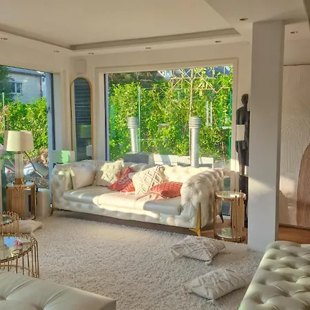 Luxurious 150m² + Pool + Garden * Mnichov